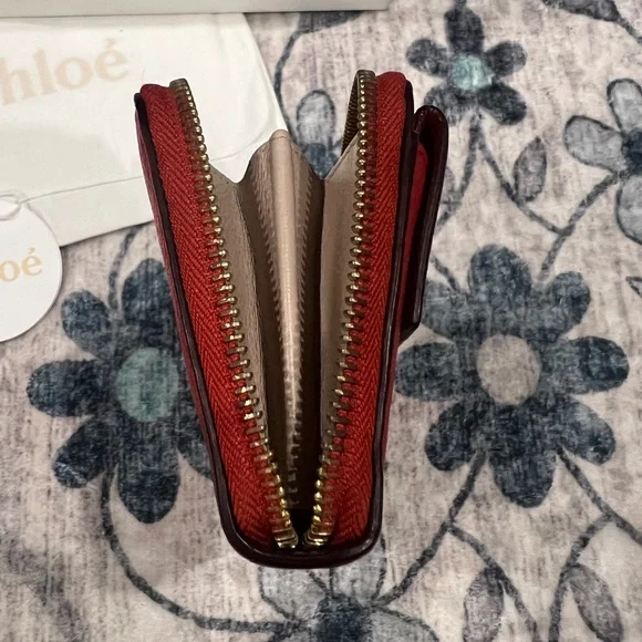 Chloé Drew Long Red Leather Wallet ( all inclusive)
Box, Dust bag, tag,COA card - Picture 4 of 16